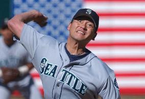 Mariners' closer Sasaki notches his 35th save of the season